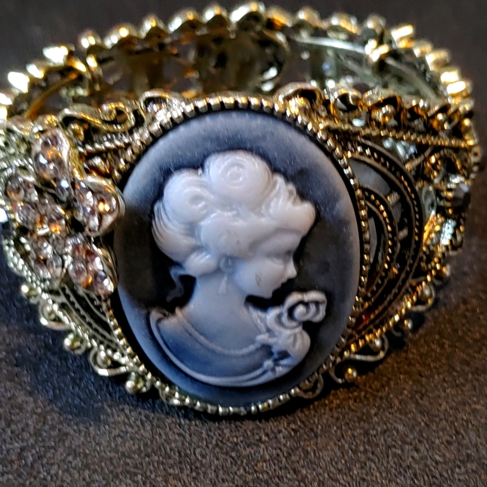 Gorgeous Carved Cameo Rhinestone Bracelet